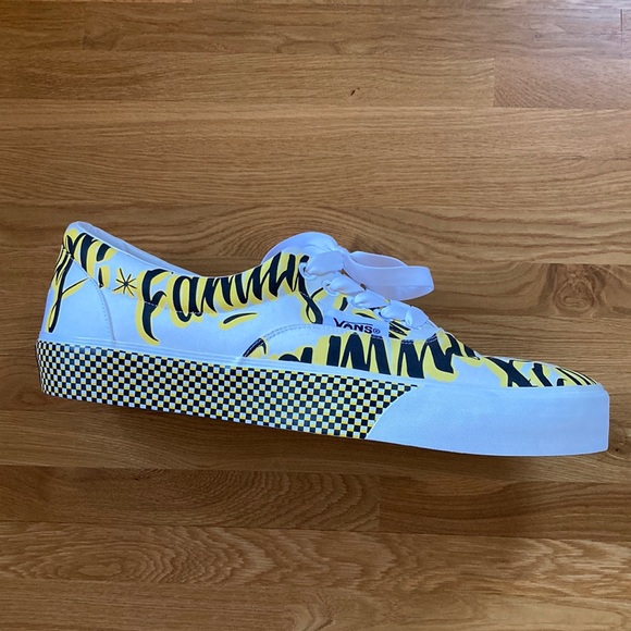 HUGE RARE Vans Shoe Display size 66 Vans Family - Picture 2 of 13